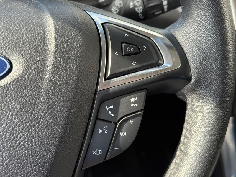 Ford Edge Vehicle Full-screen Gallery Image 21