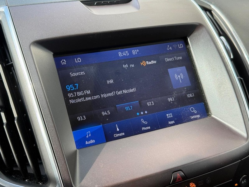 Ford Edge Vehicle Full-screen Gallery Image 23