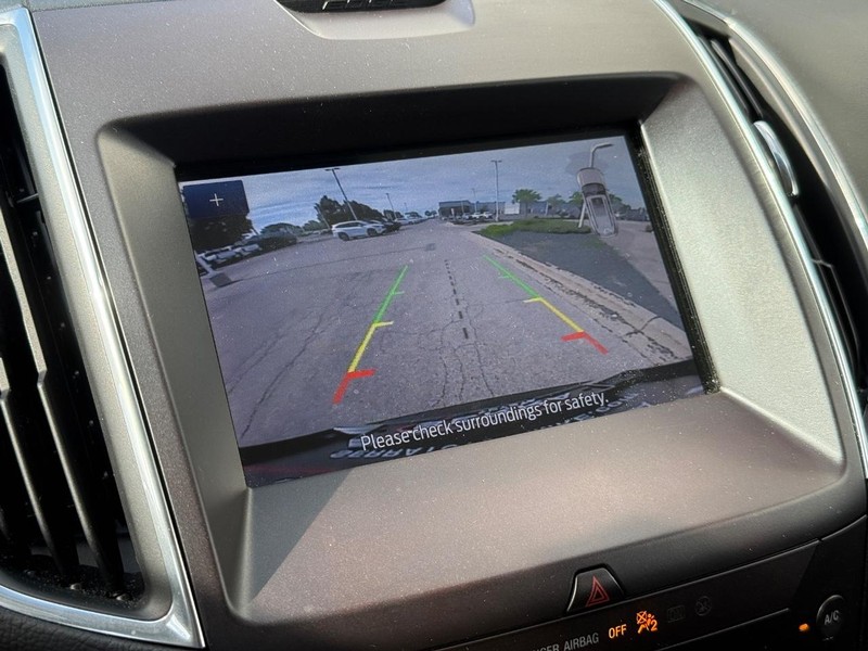 Ford Edge Vehicle Full-screen Gallery Image 24