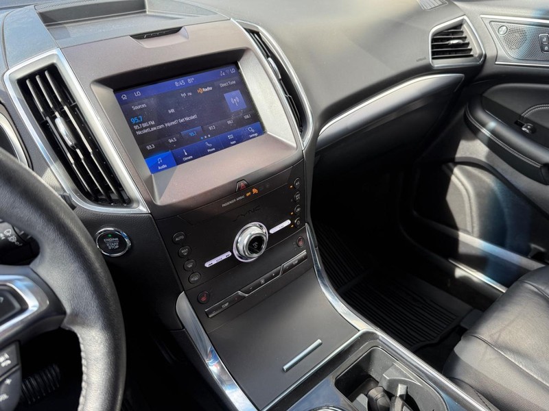 Ford Edge Vehicle Full-screen Gallery Image 27