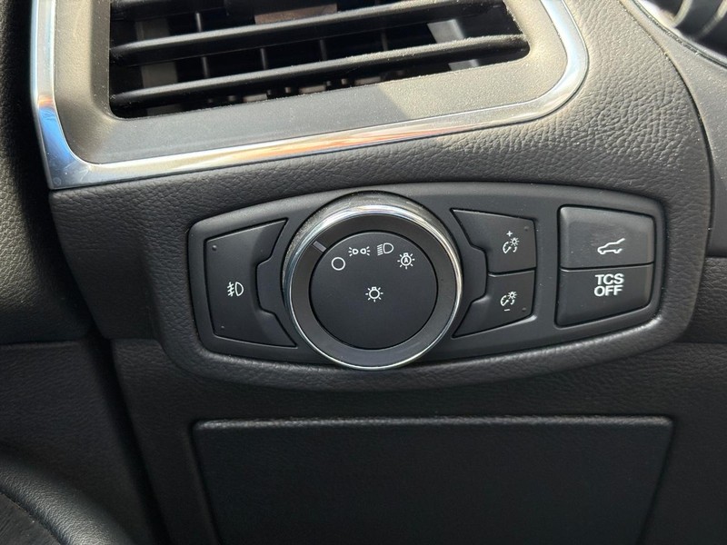 Ford Edge Vehicle Full-screen Gallery Image 29