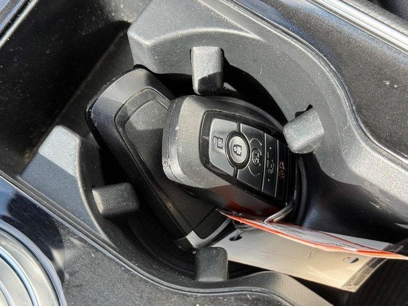 Ford Edge Vehicle Full-screen Gallery Image 30