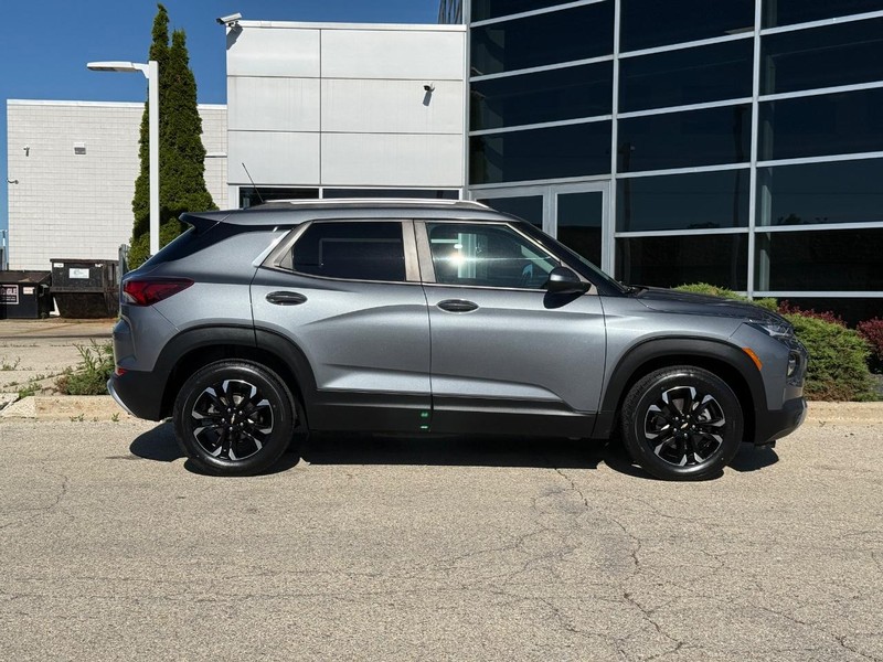 Chevrolet TrailBlazer Vehicle Full-screen Gallery Image 02