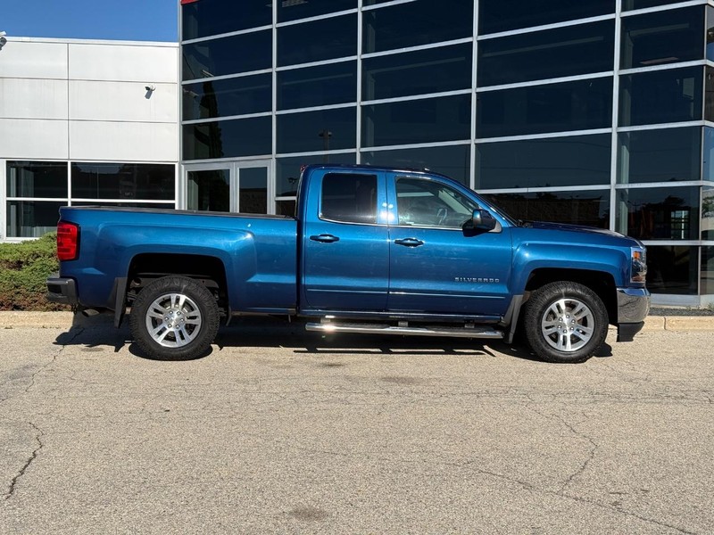 Chevrolet Silverado 1500 Vehicle Full-screen Gallery Image 02