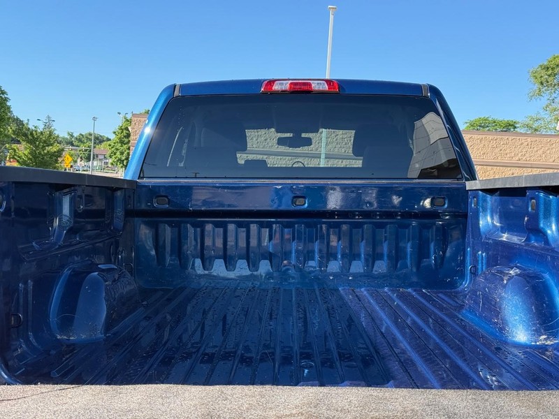 Chevrolet Silverado 1500 Vehicle Full-screen Gallery Image 09