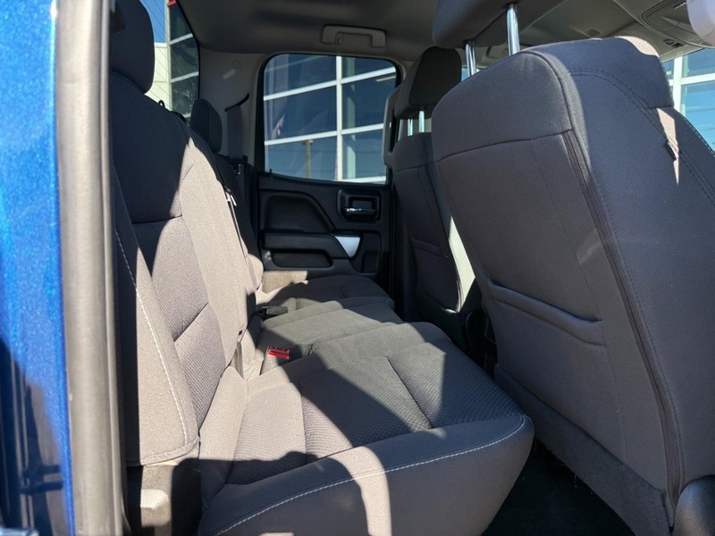 Chevrolet Silverado 1500 Vehicle Full-screen Gallery Image 12