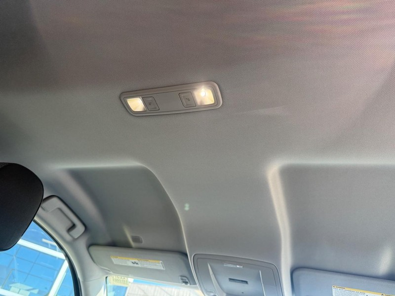 Chevrolet Silverado 1500 Vehicle Full-screen Gallery Image 15