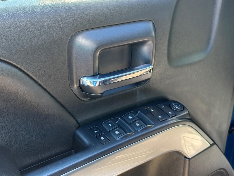 Chevrolet Silverado 1500 Vehicle Full-screen Gallery Image 18