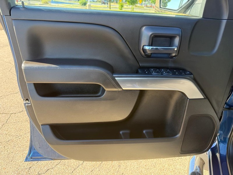Chevrolet Silverado 1500 Vehicle Full-screen Gallery Image 19