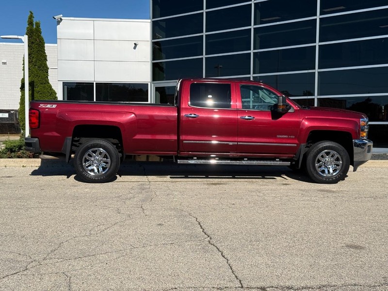 Chevrolet Silverado 3500HD Built After Aug 14 Vehicle Full-screen Gallery Image 02
