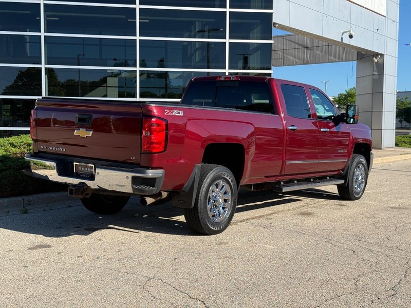Chevrolet Silverado 3500HD Built After Aug 14 Vehicle Full-screen Gallery Image 03