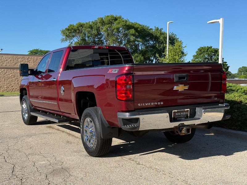 Chevrolet Silverado 3500HD Built After Aug 14 Vehicle Full-screen Gallery Image 05