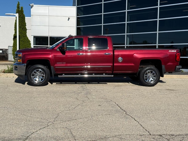 Chevrolet Silverado 3500HD Built After Aug 14 Vehicle Full-screen Gallery Image 06