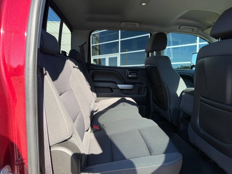 Chevrolet Silverado 3500HD Built After Aug 14 Vehicle Full-screen Gallery Image 12