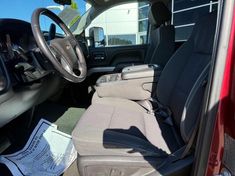 Chevrolet Silverado 3500HD Built After Aug 14 Vehicle Full-screen Gallery Image 16