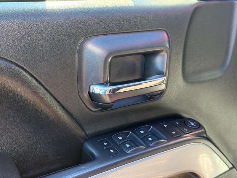 Chevrolet Silverado 3500HD Built After Aug 14 Vehicle Full-screen Gallery Image 18