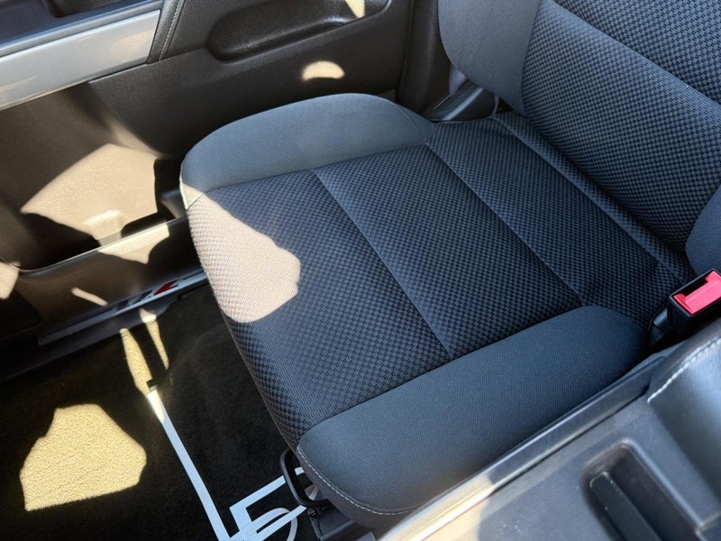 Chevrolet Silverado 3500HD Built After Aug 14 Vehicle Full-screen Gallery Image 24