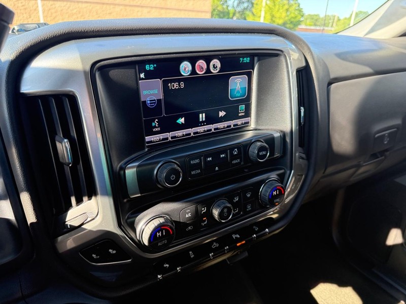 Chevrolet Silverado 3500HD Built After Aug 14 Vehicle Full-screen Gallery Image 25