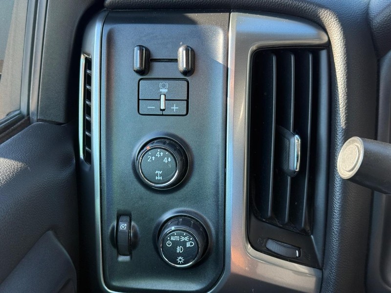 Chevrolet Silverado 3500HD Built After Aug 14 Vehicle Full-screen Gallery Image 27
