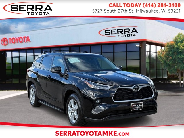 Milwaukee WI 2022 Toyota Highlander more details - toyota highlander