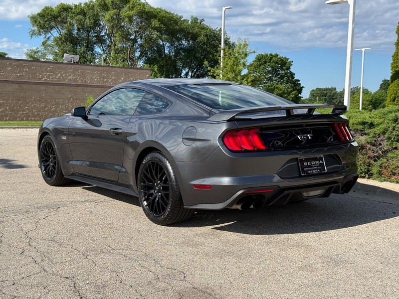 Ford Mustang Vehicle Full-screen Gallery Image 05