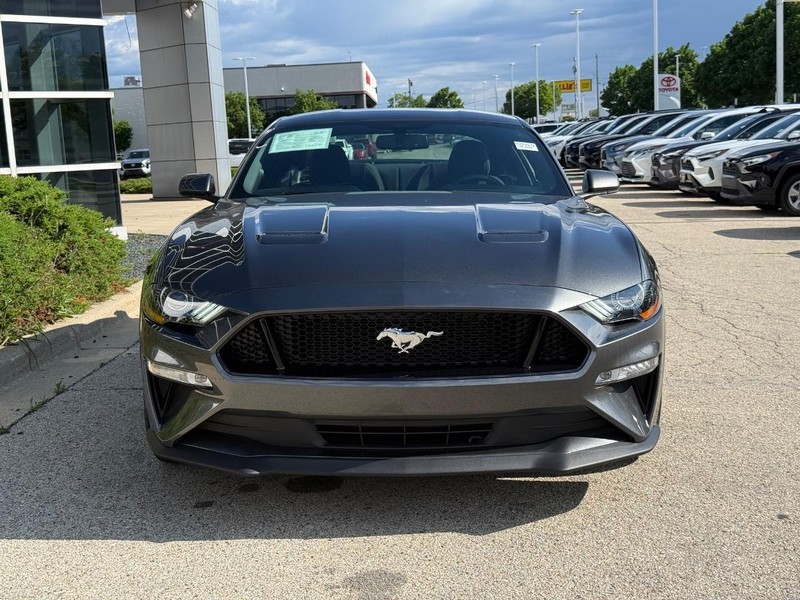 Ford Mustang Vehicle Full-screen Gallery Image 08
