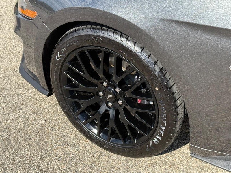 Ford Mustang Vehicle Full-screen Gallery Image 10