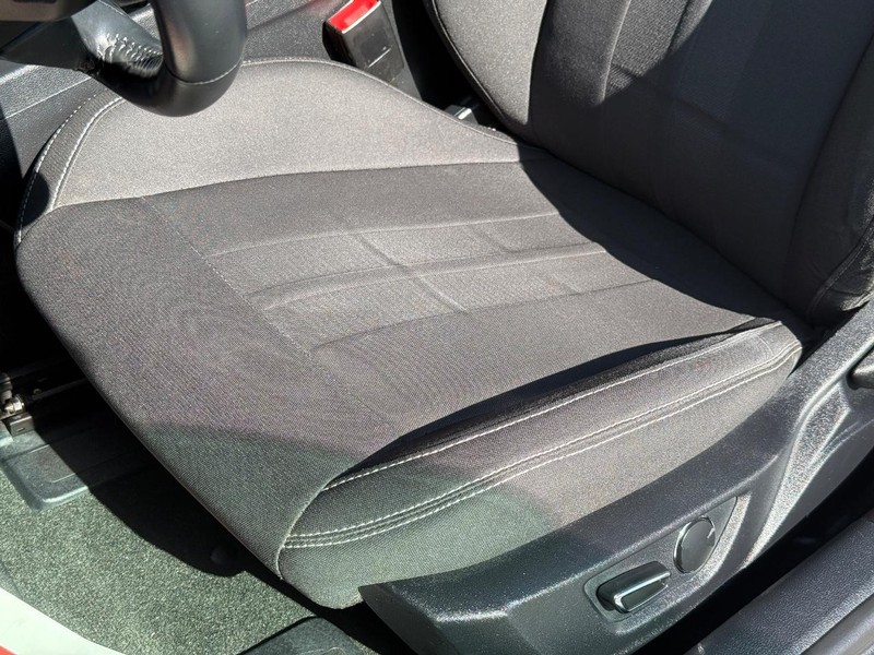 Ford Mustang Vehicle Full-screen Gallery Image 17