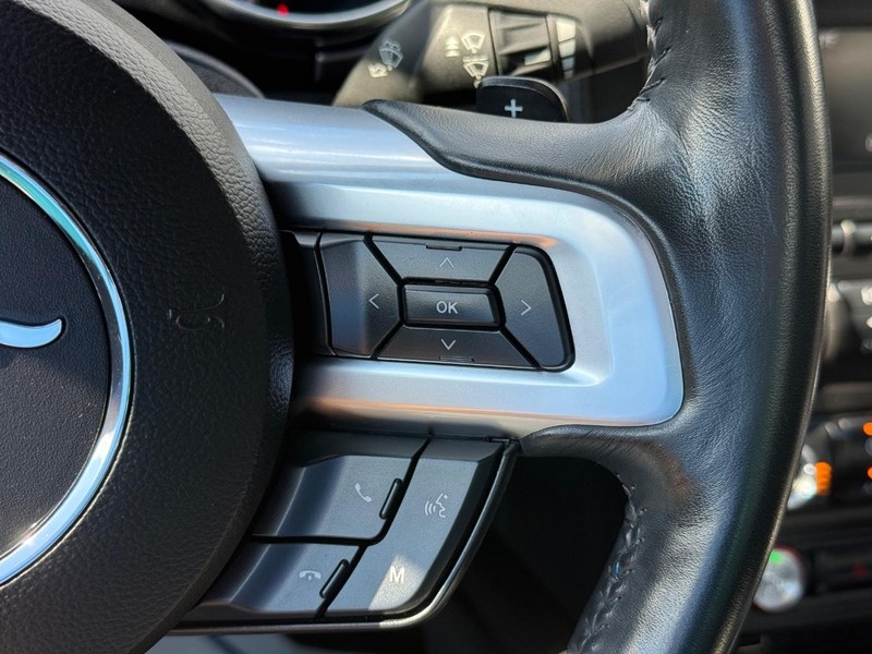 Ford Mustang Vehicle Full-screen Gallery Image 21