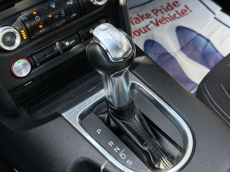 Ford Mustang Vehicle Full-screen Gallery Image 24