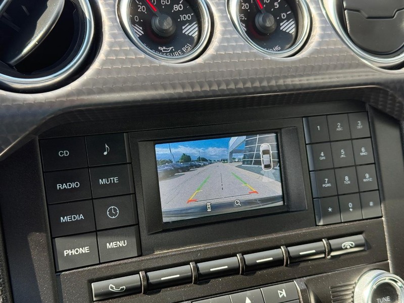 Ford Mustang Vehicle Full-screen Gallery Image 26