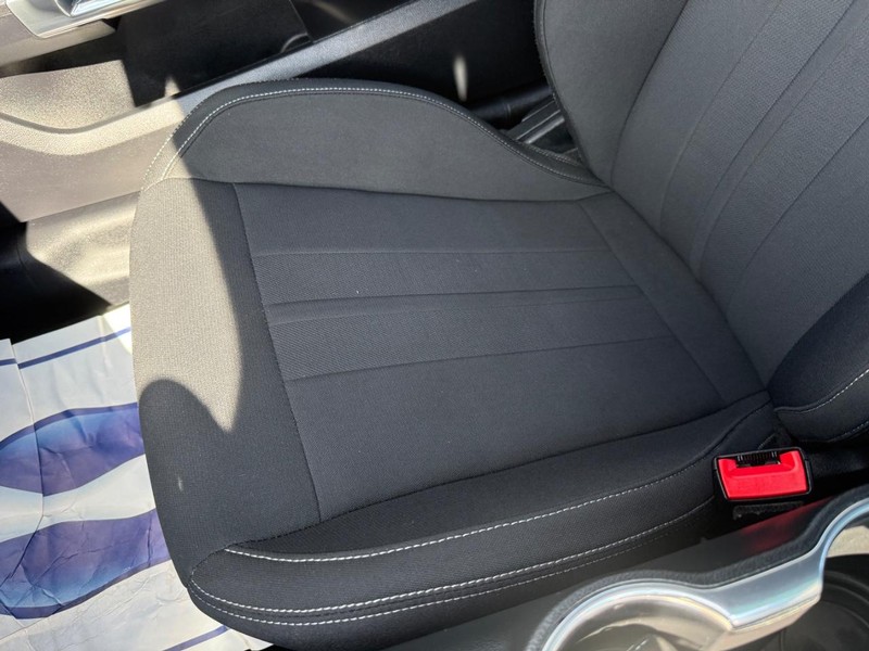 Ford Mustang Vehicle Full-screen Gallery Image 27