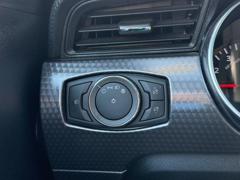Ford Mustang Vehicle Full-screen Gallery Image 29