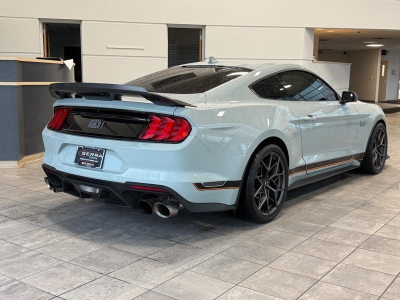 Ford Mustang Vehicle Full-screen Gallery Image 03