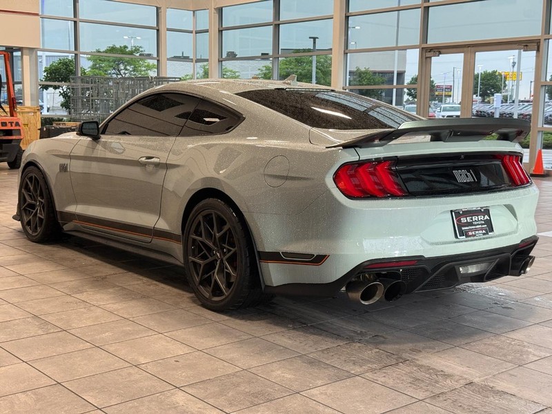 Ford Mustang Vehicle Full-screen Gallery Image 05