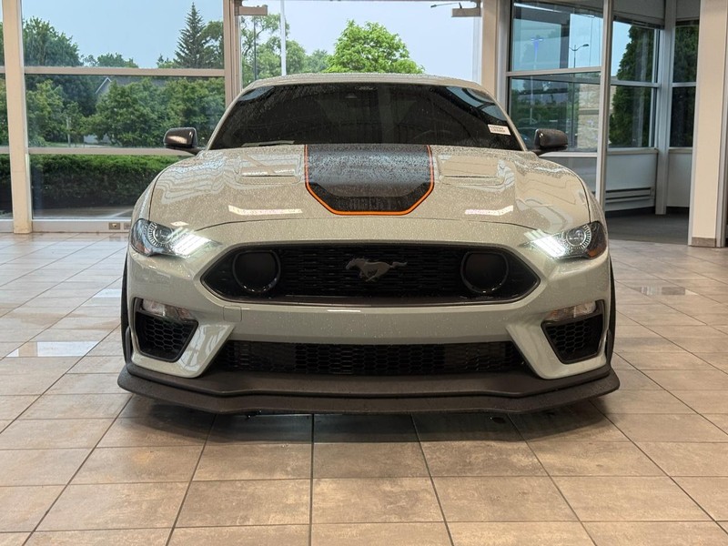 Ford Mustang Vehicle Full-screen Gallery Image 07