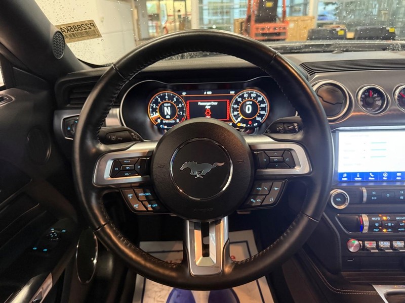 Ford Mustang Vehicle Full-screen Gallery Image 13