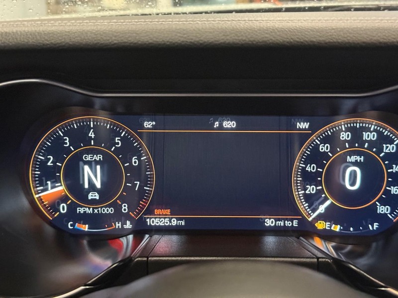 Ford Mustang Vehicle Full-screen Gallery Image 21