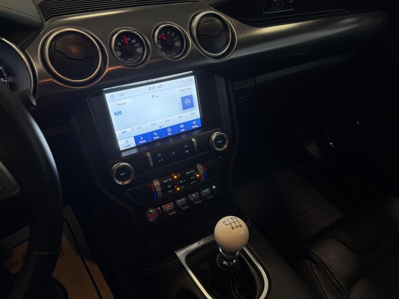 Ford Mustang Vehicle Full-screen Gallery Image 22