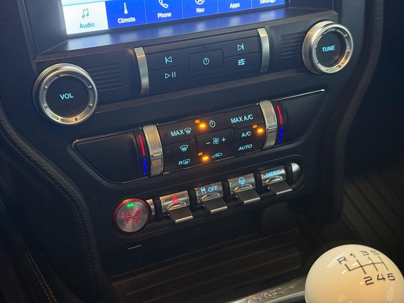 Ford Mustang Vehicle Full-screen Gallery Image 27