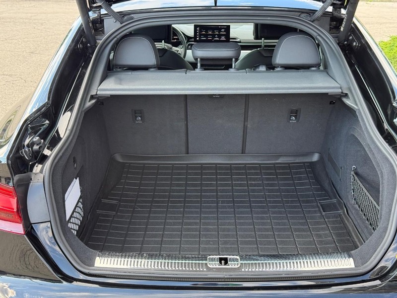 Audi A5 Sportback Vehicle Full-screen Gallery Image 09