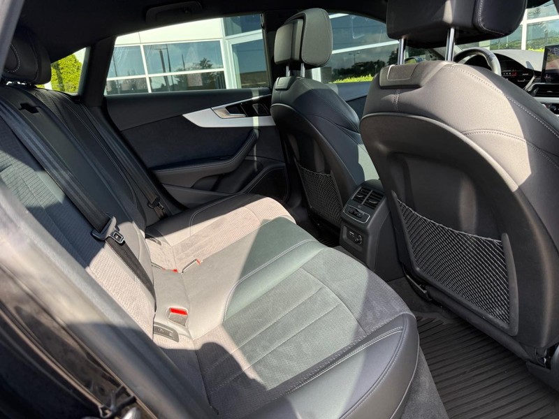 Audi A5 Sportback Vehicle Full-screen Gallery Image 12