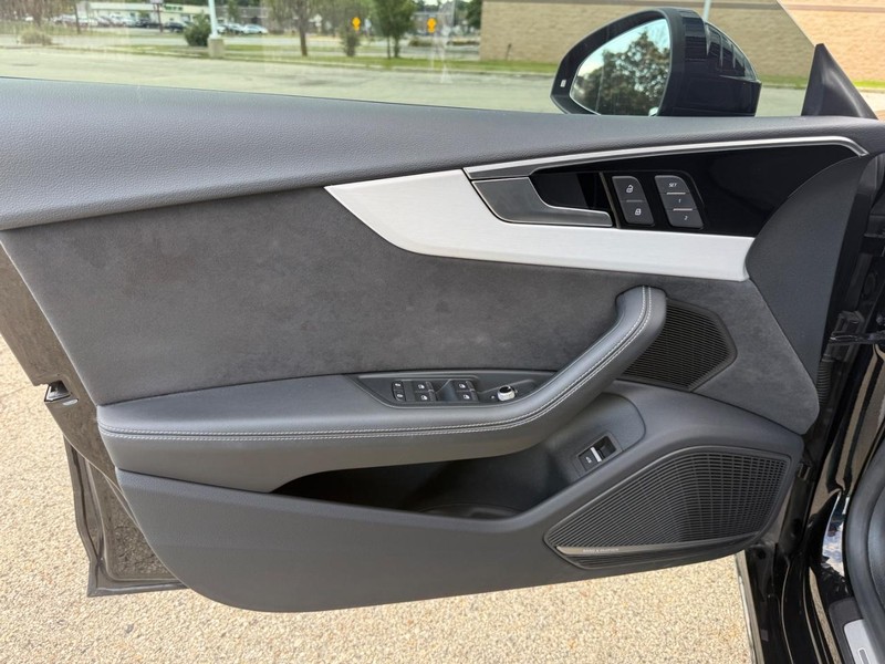 Audi A5 Sportback Vehicle Full-screen Gallery Image 19