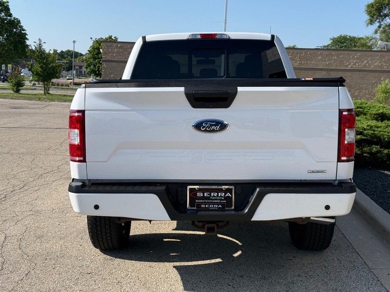 Ford F-150 Vehicle Full-screen Gallery Image 04