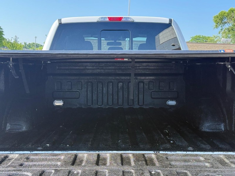 Ford F-150 Vehicle Full-screen Gallery Image 09