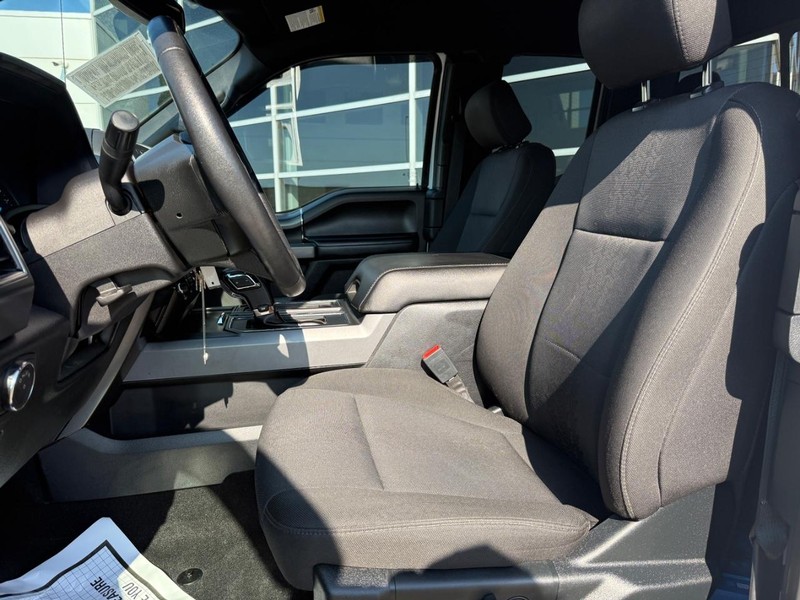 Ford F-150 Vehicle Full-screen Gallery Image 16