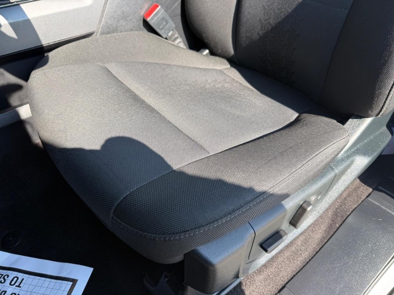 Ford F-150 Vehicle Full-screen Gallery Image 17