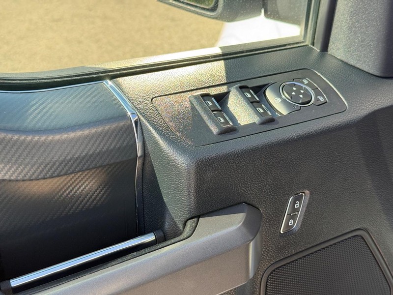 Ford F-150 Vehicle Full-screen Gallery Image 18