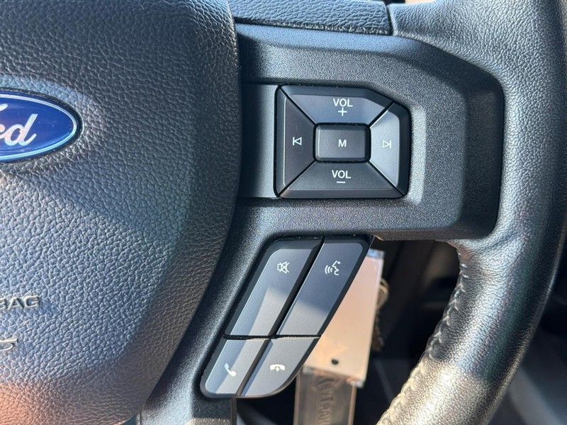Ford F-150 Vehicle Full-screen Gallery Image 21