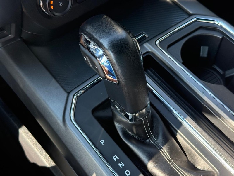 Ford F-150 Vehicle Full-screen Gallery Image 26